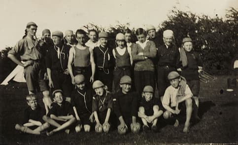 Marple_1929_whit_the_troop